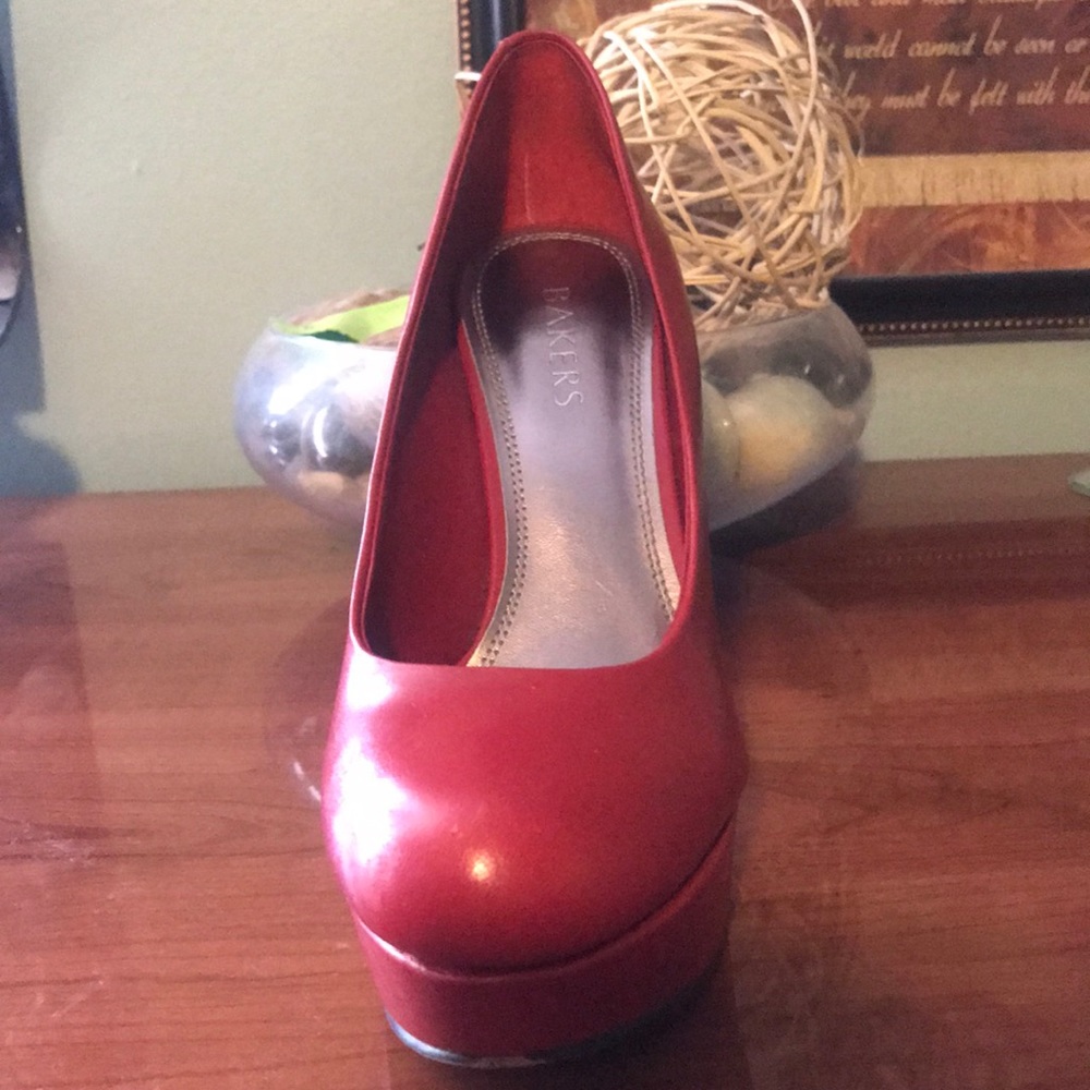 Red pump - Picture 2 of 3